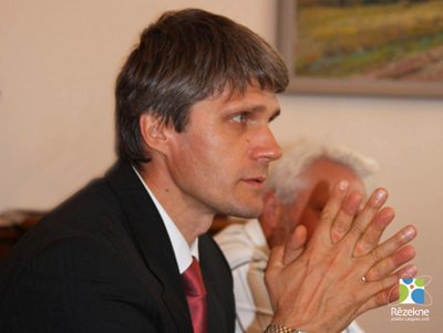 В Резекне избиратели и журналисты опешили перед зарплатами местных политиков