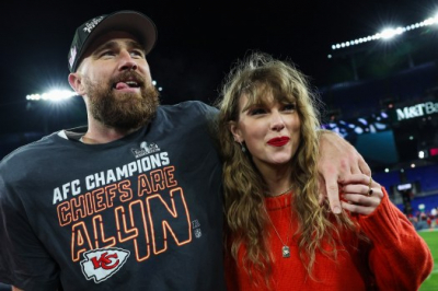 SNYDE SCOOP: Taylor Swift and Travis Kelce&#039;s A-List Double Dates Heat Up Vegas with Patrick and Brittany Mahomes